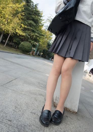 动漫美女隐私打扑克视频_720高清免费观看